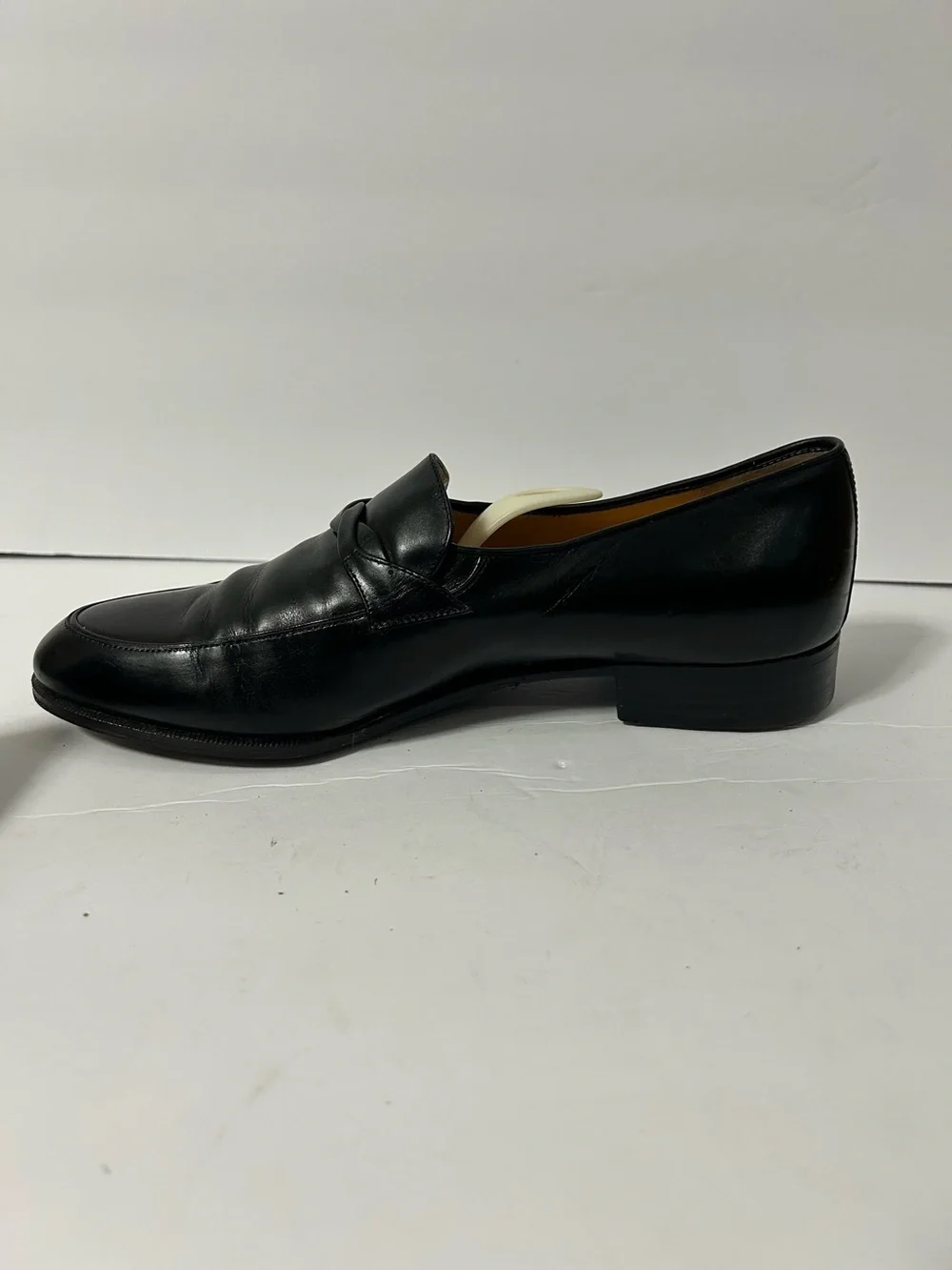 Vintage Salvatore Ferragamo  leather loafers featuring Twisted Strap Men’s 7 E